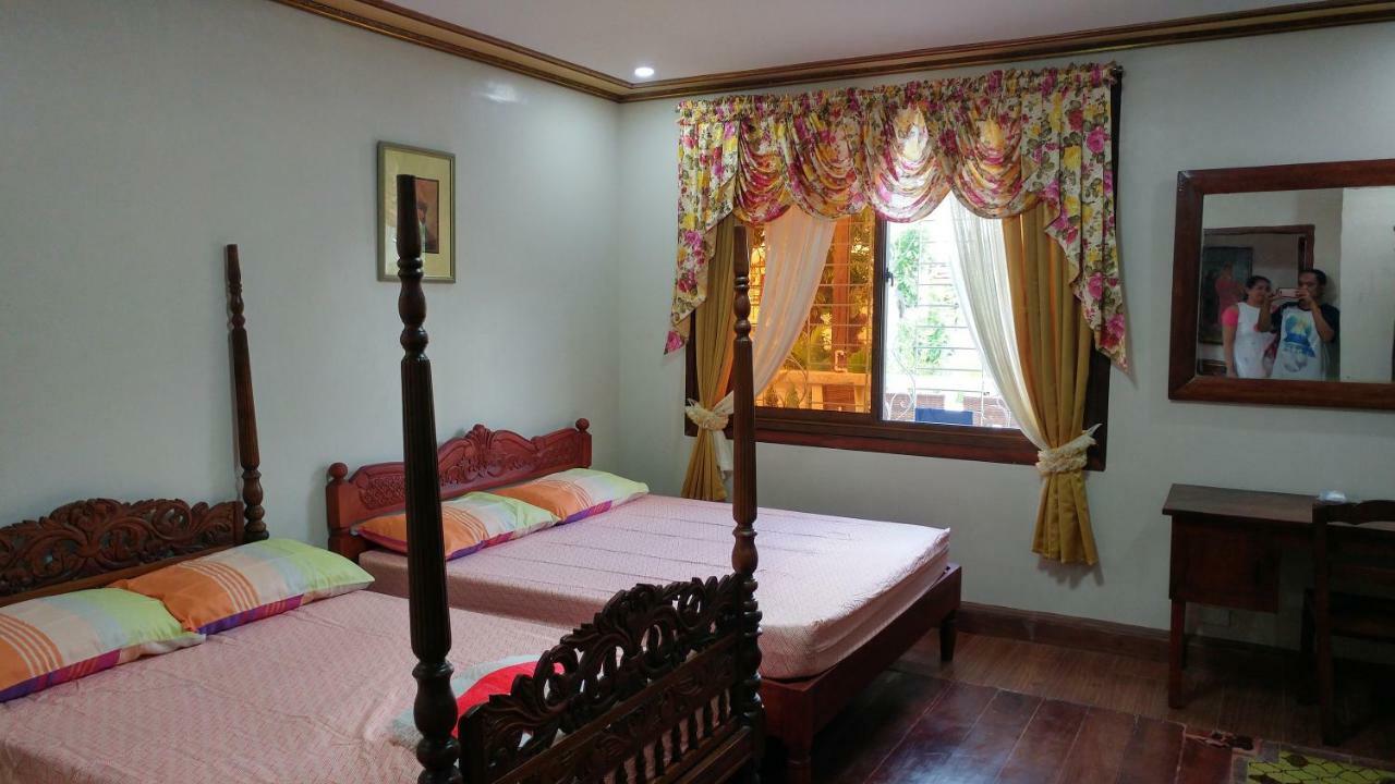 Hotel Casa Familya Batac Esterno foto